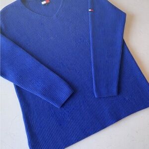 Tommy Hilfiger Women's Navy V-Neck Sweater Large Cable Knit